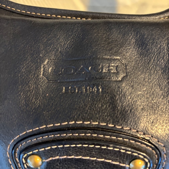 Vintage Coach Legacy Hippie Shoulder Bag Style 10325 – Black Leather with Brass - Picture 13 of 17